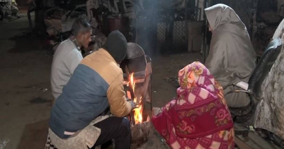 Cold wave grips Delhi, people huddle around bonfires